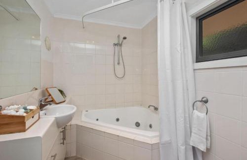 Wongarra Apartment | 9 Whitecrest Great Ocean Road Resort - Ocean View
