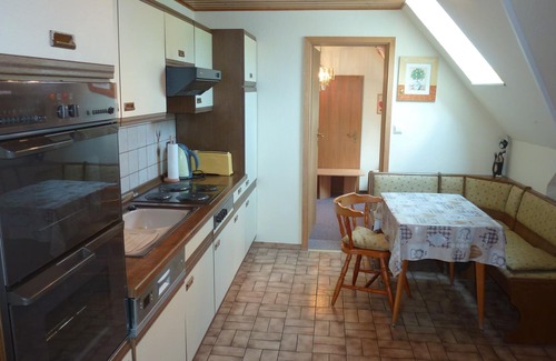 Uelvesbull Condo | 95sqm apartment with fireplace for 2-7 people-10 minutes to the North Sea