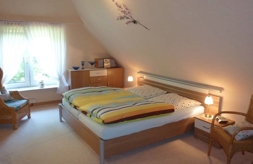 Uelvesbull Condo | 95sqm apartment with fireplace for 2-7 people-10 minutes to the North Sea