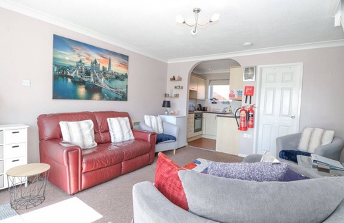 Corton Cottage | 98 WATERSIDE PARK, pet friendly, country holiday cottage in Corton