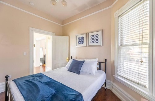 North Oak Park House | A+ 2 BR Victorian Home away from Home