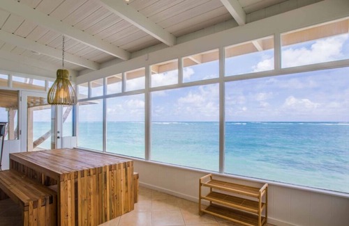 Ka'a'awa House | A Beach House that's actually on the beach!
