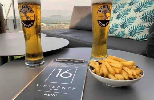 Menlyn Apartment | A beautiful studio apartment with Times Square and Menlyn Maine next to property