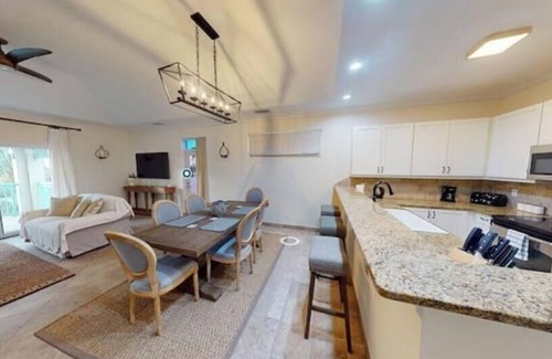Leeward Settlement Condo | A beautiful 3BR/3 Bath, two-story condominium in Providenciales - 500m to Beach