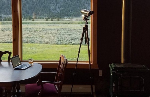 Cameron House | A bit of paradise in the Upper Madison Valley