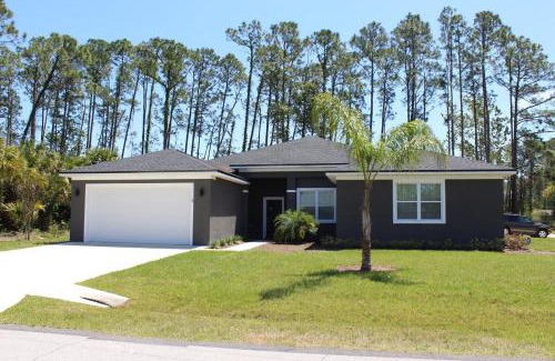 Palm Coast House | A Brand New Home- 14 min to Beach 3br, 2baths, 2 car garage