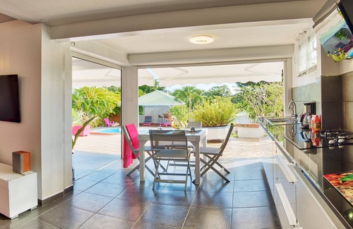 Sainte-Anne Apartment | A bright and spacious flat, balneo-swimming pool, between sea and countryside