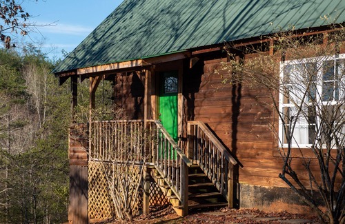 Mill Spring Cabin | A cabin in a private place yet close to activities