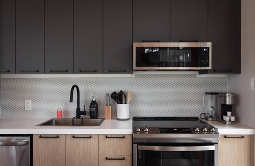 La Conception Cabin | A cabin of windows amongst the trees- 15 mins from Mont Tremblant!