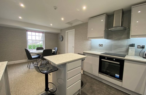 Pagham Apartment | A charming 2-bed suite 15 mins away from Chichester & Glorious Goodwood!