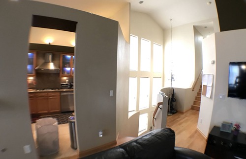 Crocker Apartment | A Cool Stay 6 Beds & 2 sofa sleepers - upper level + Spa Jacuzzi