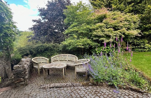 Cotleigh Cottage | A cosy 15th century thatched Devon cottage