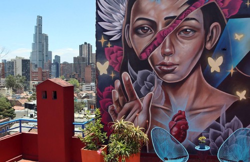 La Candelaria Apartment | A Cozy Nest in the Historic Heart of Bogotá: nDesigner Flat with Mountain Views!