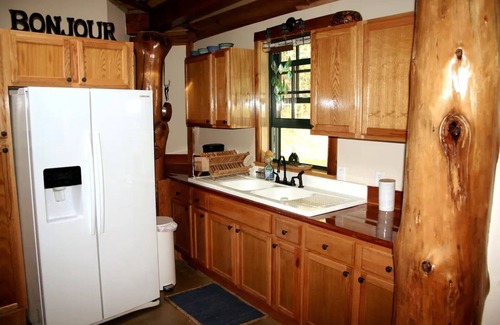 Nebo Apartment | A cozy, romantic cabin perfect for couples.nPets are always welcome, owners too!