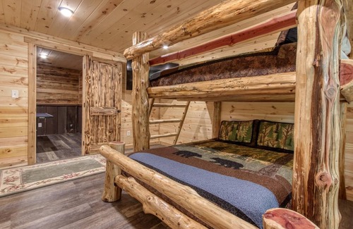 Gatlinburg - Pigeon Forge Resort | A Customized Mountain Retreat with Endless Entertainment