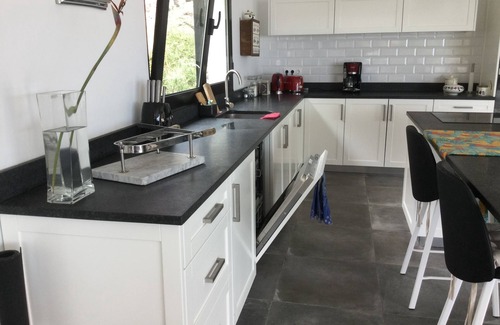 Canhas House | A dream: Tabua Lodge junction of VR1 East-West and VE4 North-South