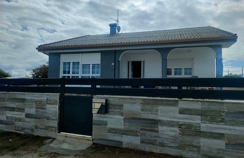 Fisterra House | A dream with garden, porch, barbecue, sea views and near the beach.