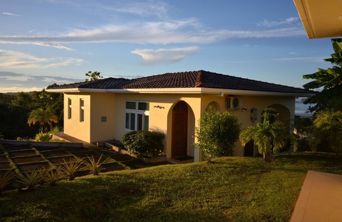 Boca Chica House | A entire beach house in front of the Pacific for nature-loving families!