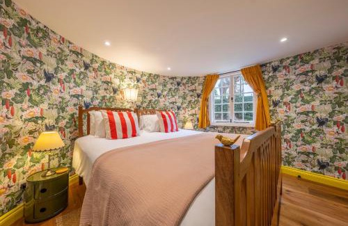 Higham House | A fairy-tale luxurious cottage - The Tea Caddy