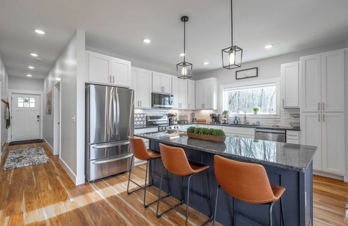 Trenton House | A-Frame Cabin/w Incredible Mountain & Sunset Views! Hang Gliders fly overhead