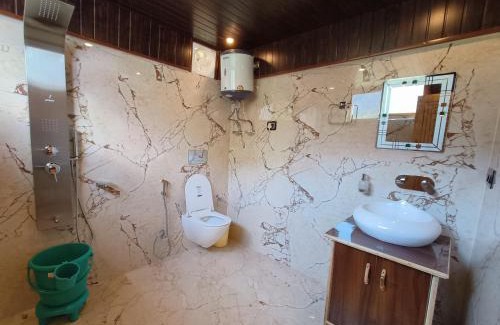 Banjar House | A frame cottage jibhi