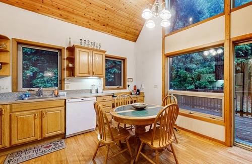 Mendocino House | A-Frame Getaway w/Deck, Private Hot Tub - Close to Mendocino