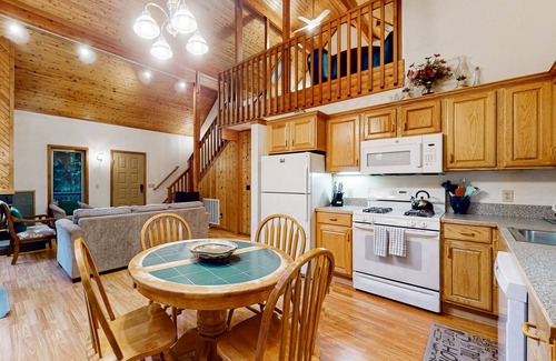 Mendocino House | A-Frame Getaway w/Deck, Private Hot Tub - Close to Mendocino