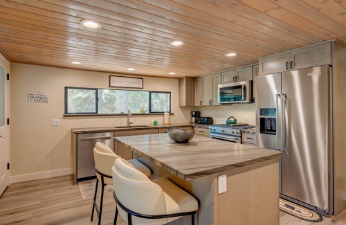 Ridgewood House | A-frame home w/large deck, game room, wood fireplace & near the lake - dogs ok