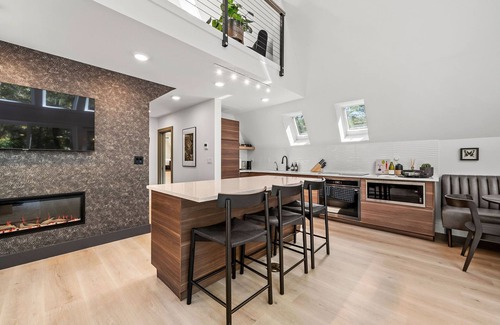 Gainesville House | A-Frame Modern Minimalist Dream: 3-bed, 2bath; Hot Tub & Cold Plunge