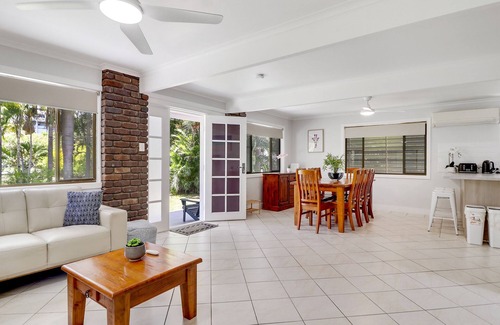 Emu Park House | "A" FRAME ON FERGUSON