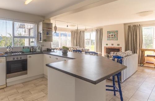 Cape Saint Francis House | A fresh, beachy and elevated home