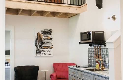 Honea Path House | A fun & happy guesthouse with a loft! Located 15 min. from Erskine College.