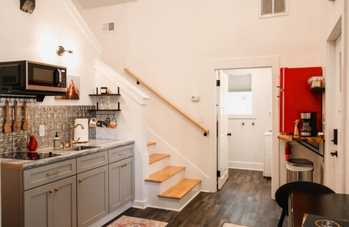 Honea Path House | A fun & happy guesthouse with a loft! Located 15 min. from Erskine College.