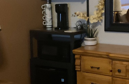 North Fork House | A gorgeous bedroom/bath w/private entry. Yosemite/Bass Lake/Sequoia Parks.