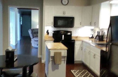 Vine Grove House | A great get -a -way!