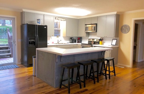 Jasper House | A Happy Place at Smith Lake – Swim, Relax, Repeat