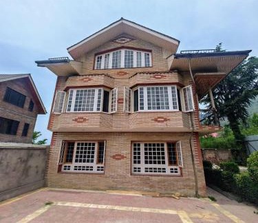 Nishat-Shalimar House | A Hidden Gem with Mountain view