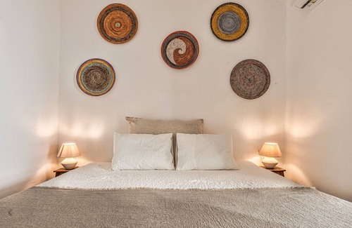 Canillas de Aceituno Bed & Breakfast | A Home Away From Home: Encanto Guesthouse