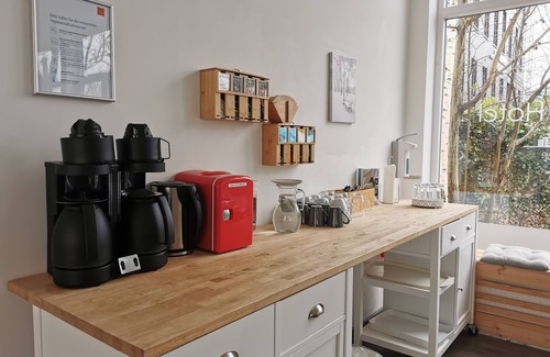 Niederzwehren House | A hotel just for you with all the benefits & centrally located (up to 18 people)