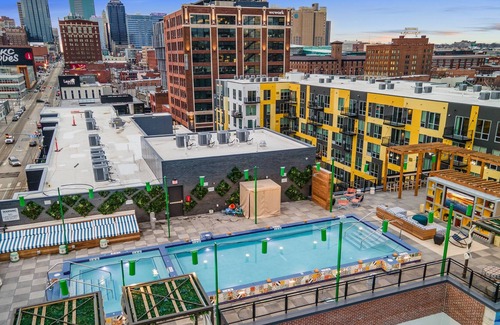 Crossroads Arts District Condo | A Lavish Retreat, Perfect for Sports Enthusiasts Visiting Arrowhead Stadium 339