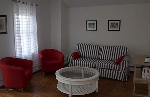 Ventnor City Apartment | A little something for everyone! Cheery, charming, well-equipped.
