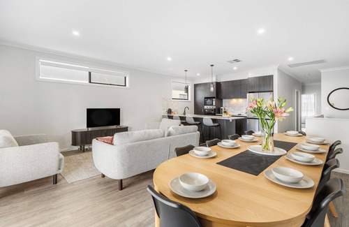 McCracken House | A+ Location | Views | Games | Balcony | BBQ+Dining