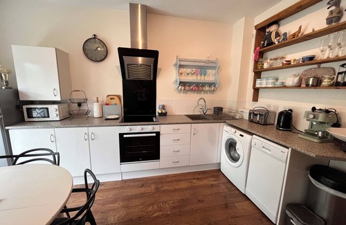 Whitstable House | A lovely spacious 2 bedroom house suitable for up to 5 people. Own driveway.