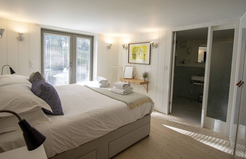 Hamworthy House | A magnificent beachfront property in stunning Poole Harbour