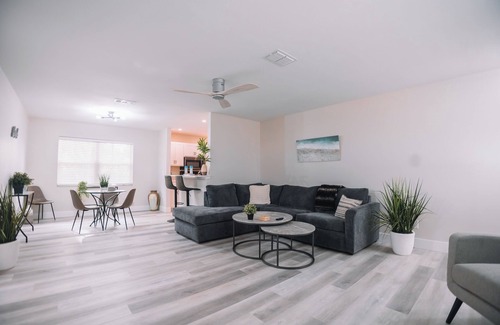 Shore Acre Heights House | A Modern Beach Concept - Re:Treat 408