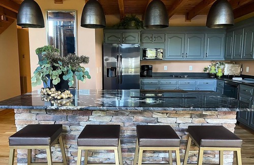 Jamestown Cabin | A mountain experience seen from above…a view that takes your breath away!