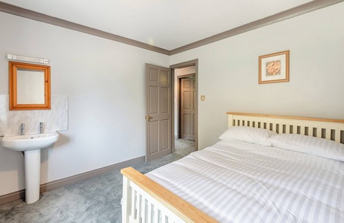 Grantham Cottage | A peaceful location for a relaxing break with excellent fishing to enjoy.