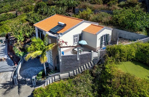 Tabua House | A peaceful, relaxing place with privileged view of the sea.