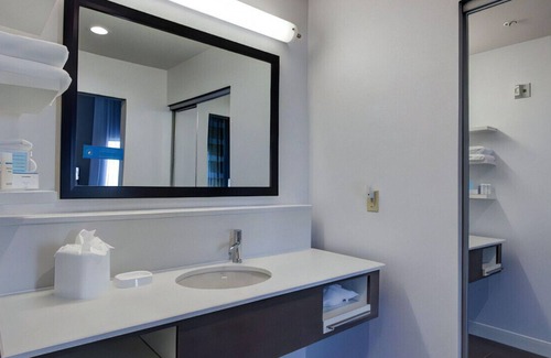 Wichita House | A Perfect Intimate Retreat w/ a Touch of Luxury