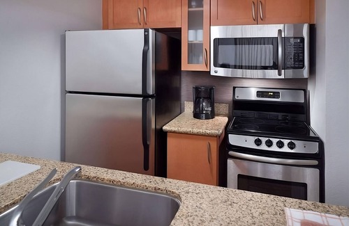 Alpharetta Hotel | A Place You'll Surely Enjoy! Full Kitchen, Free Breakfast, Pets Allowed